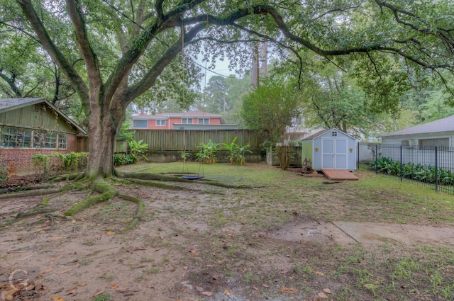 view of yard with a shed