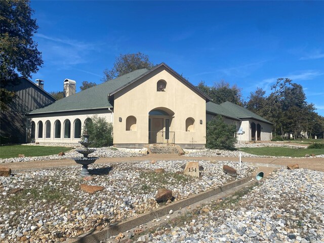 exterior space featuring a lawn