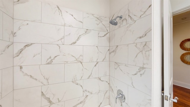 bathroom featuring tiled shower / bath combo