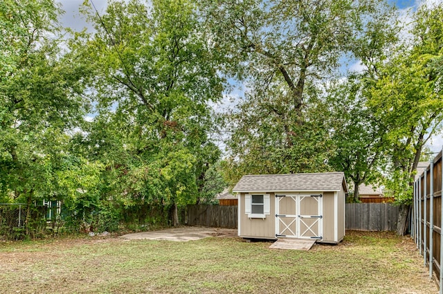 view of outdoor structure with a yard