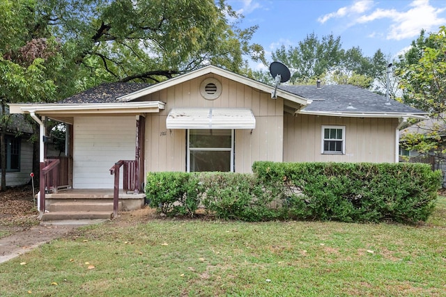 ranch-style house with a front yard