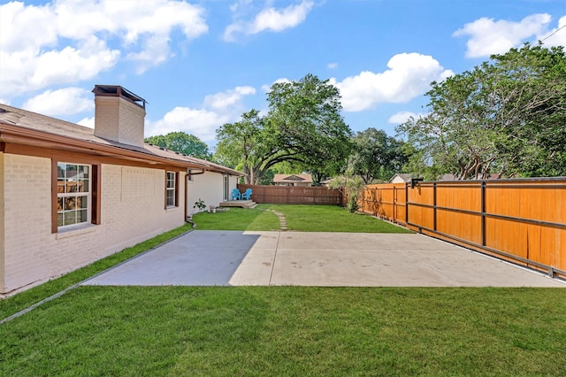 view of yard with a patio area