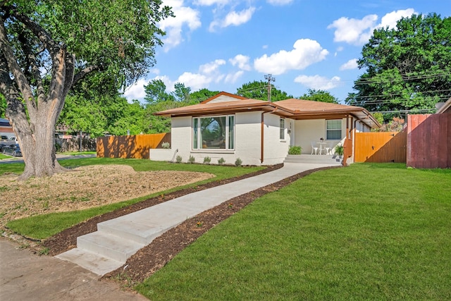 view of front of house with a front lawn