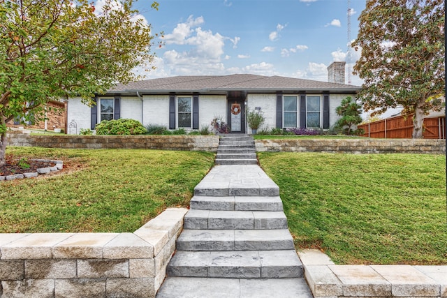 view of front facade with a front lawn