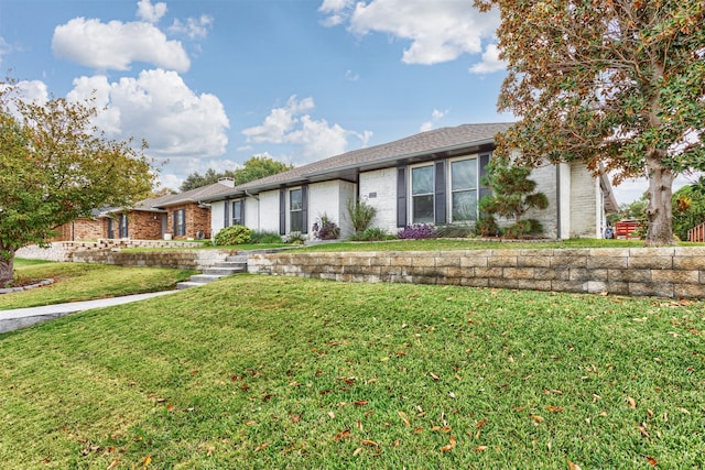 single story home with a front yard