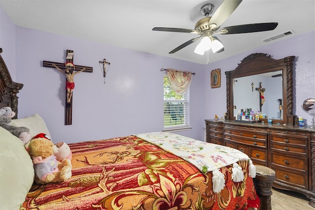 bedroom with ceiling fan