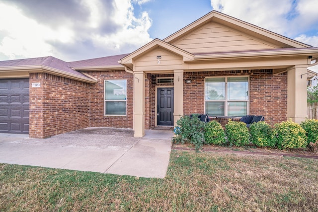 view of front of home with a garage and a front yard