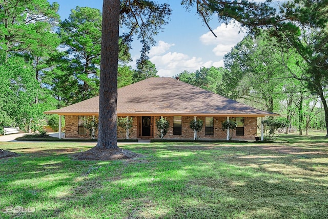 ranch-style house featuring a front lawn