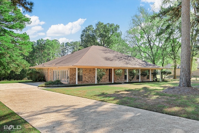 view of front of house with a front yard