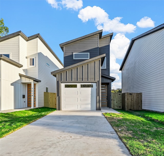 view of front of property with a front lawn