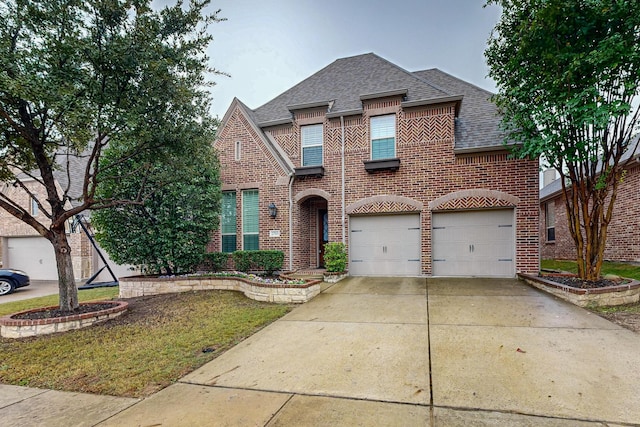 view of front facade featuring a garage