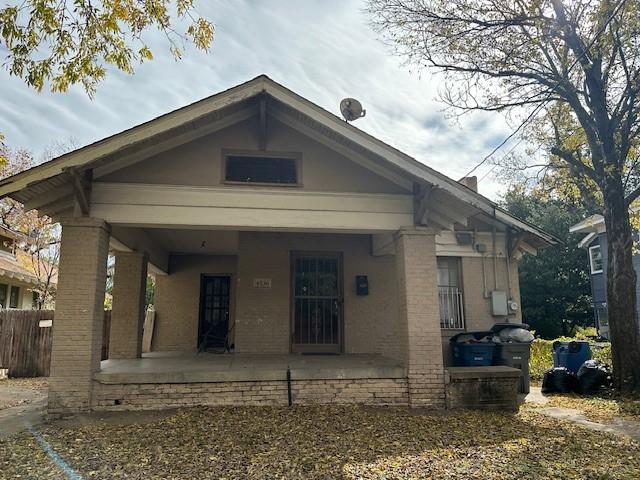 view of front of property featuring a porch