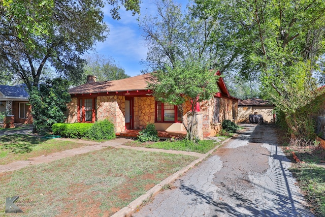 view of front of house with a front yard