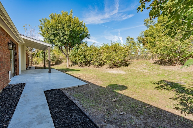 view of yard featuring a patio