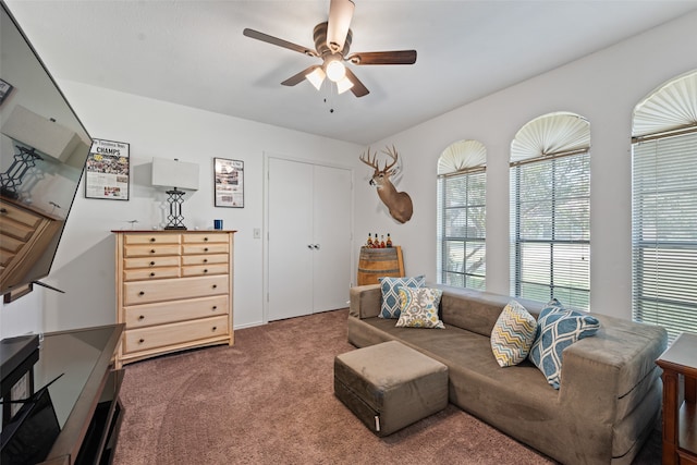 carpeted living room featuring ceiling fan