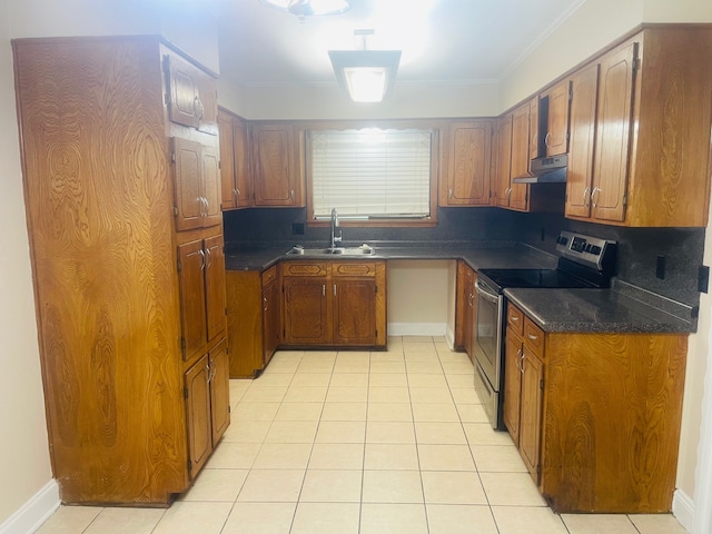 kitchen with stainless steel range with electric cooktop, light tile patterned flooring, crown molding, backsplash, and sink