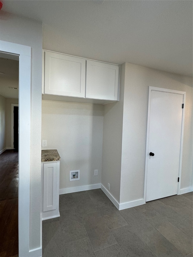 laundry room with washer hookup and cabinets