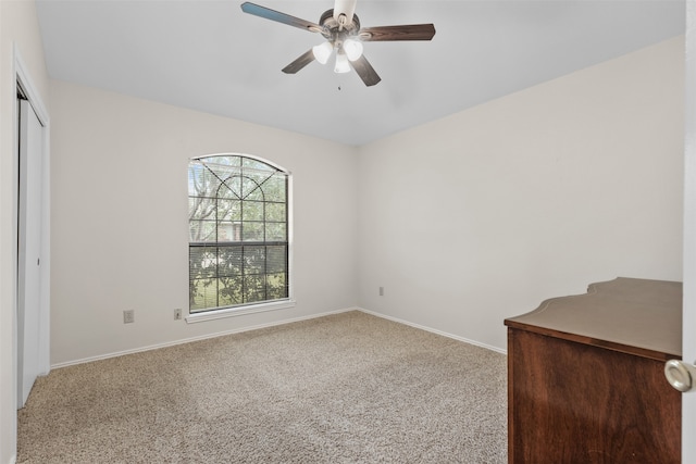 unfurnished room with carpet and ceiling fan