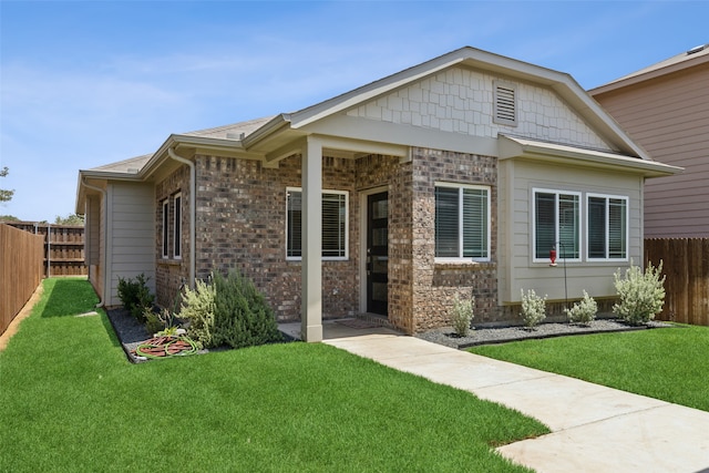 view of front facade with a front yard