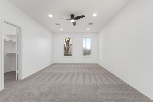 unfurnished room with light carpet and ceiling fan