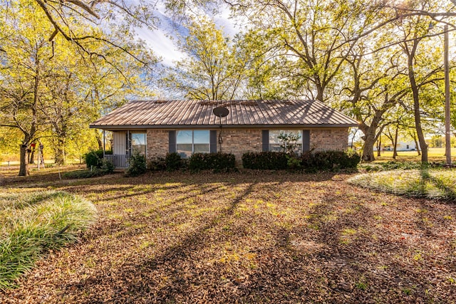 ranch-style home with a front yard