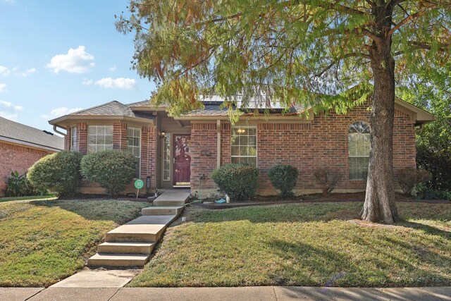 ranch-style home featuring a front lawn