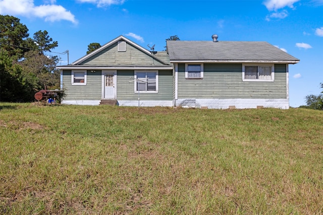 view of front facade with a front lawn