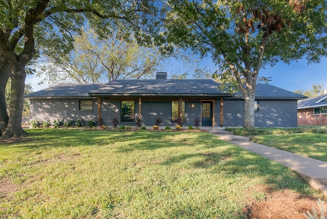 view of front of property with a front lawn