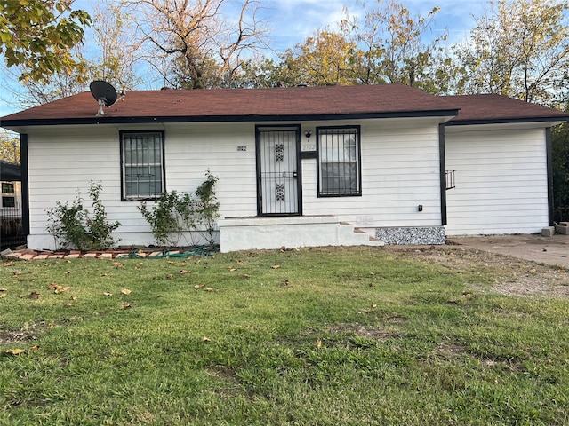 ranch-style home with a front yard