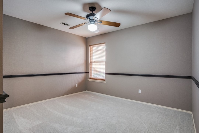 carpeted empty room featuring ceiling fan