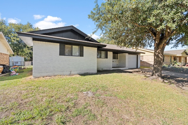 view of front of house with a garage and a front yard