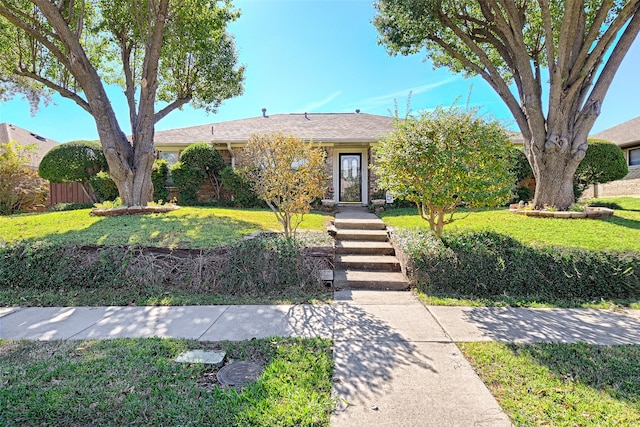 ranch-style home featuring a front lawn