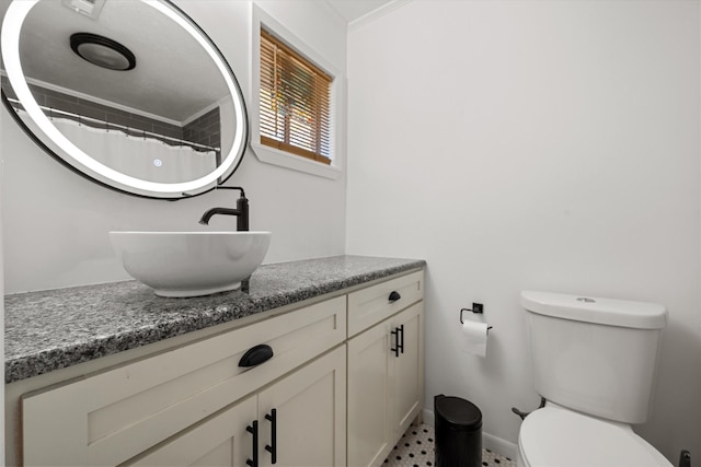 bathroom with a shower with curtain, vanity, toilet, and ornamental molding