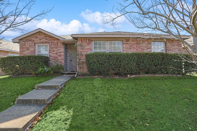 ranch-style house featuring a front lawn