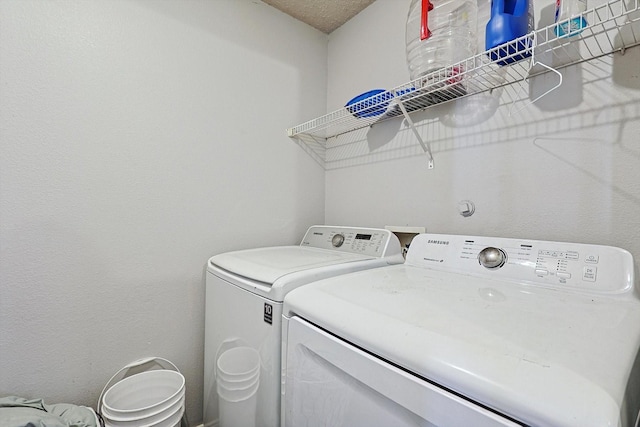 washroom featuring a textured ceiling and separate washer and dryer