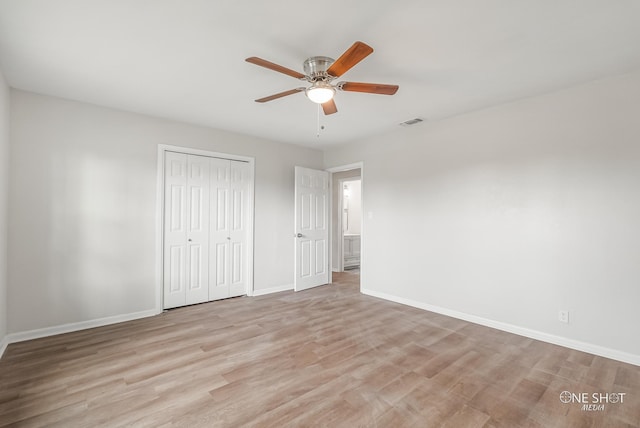 unfurnished bedroom with light wood-type flooring, a closet, and ceiling fan