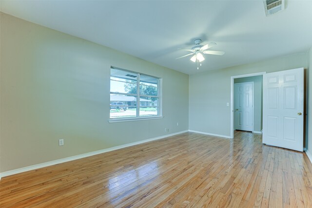 unfurnished room with light wood-type flooring and ceiling fan