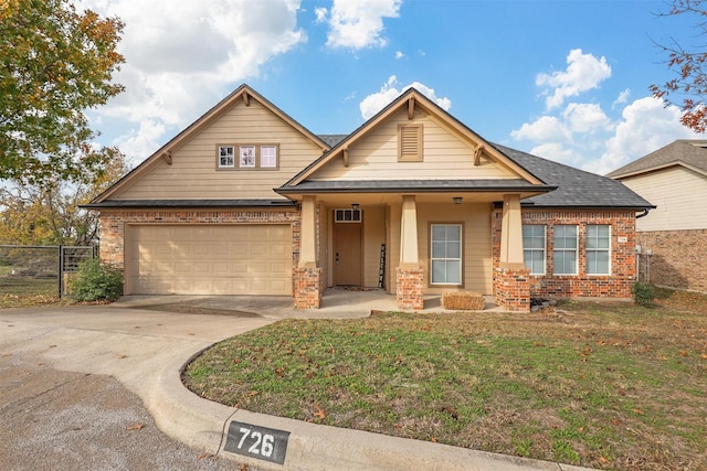 craftsman house featuring a front yard