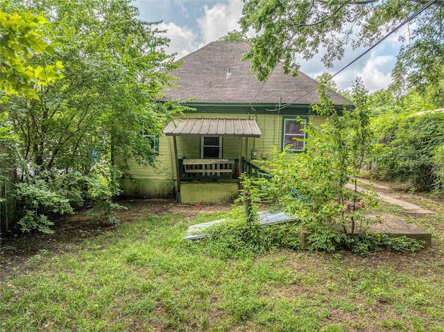 513 W Murray St, Denison, TX 75020 - rear view of house featuring a shingled roof