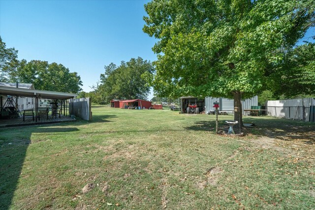 view of yard with an outdoor structure