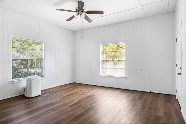 spare room featuring dark wood-type flooring and ceiling fan