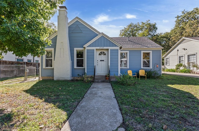 bungalow-style home featuring a front lawn