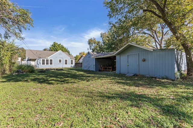 view of yard with a storage unit