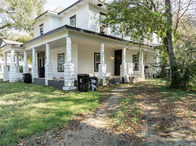 view of front facade featuring a front lawn and covered porch