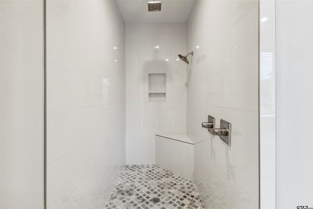 bathroom featuring tiled shower