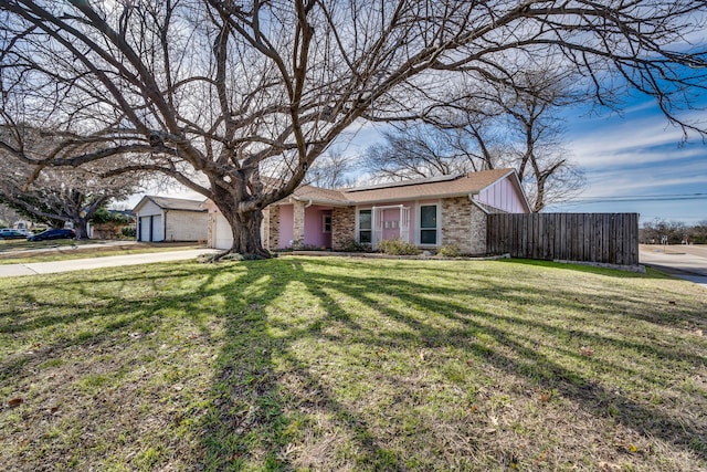 ranch-style home featuring a front lawn