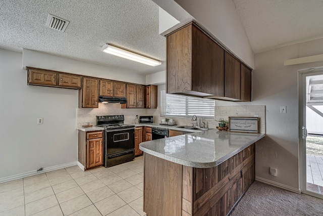 kitchen with kitchen peninsula, a textured ceiling, sink, black appliances, and light tile patterned floors