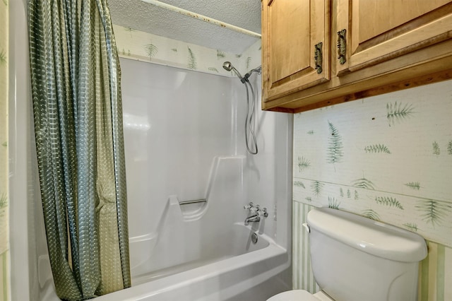 bathroom with a textured ceiling, toilet, and shower / tub combo with curtain