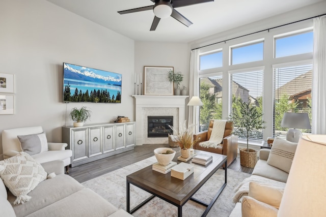 living room featuring light hardwood / wood-style floors and ceiling fan