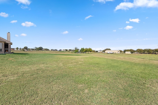 view of yard featuring a rural view